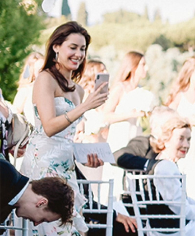 Bruiloftgasten met gitaarmuziek van Martijn Buijnsters. Bruiloftgitaris op uw bruiloft.